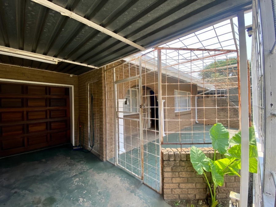 2 Bedroom Property for Sale in Lower Bo-dorp North West